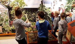 Leerlingen Sterrenschip openen expo DCA